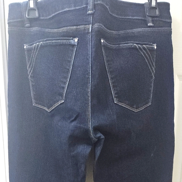 Whitehouse Blackmarket skinny flare jeans.Size 10R - Picture 4 of 7